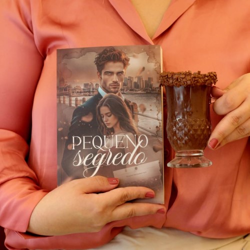 Romance independente “Pequeno Segredo” conquista leitoras ao abordar maternidade inesperada com realismo e emoção